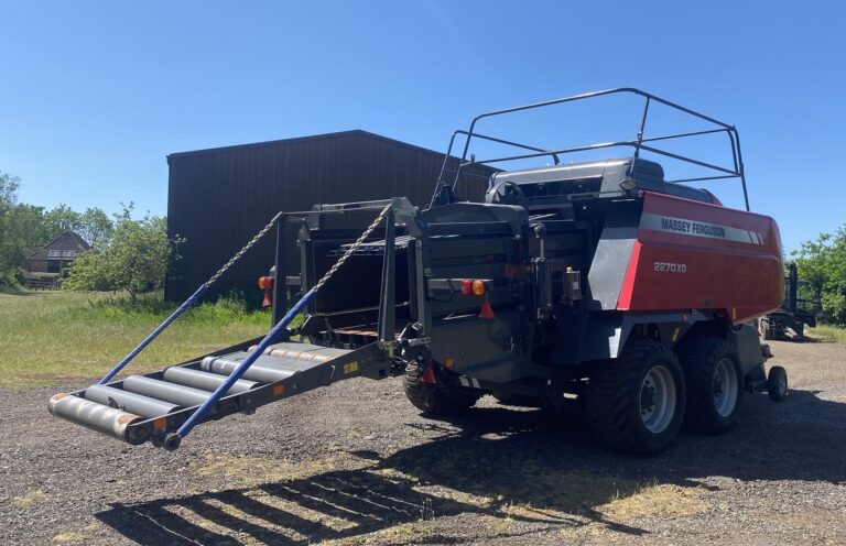 Massey Ferguson MF 2270 XD TP Image